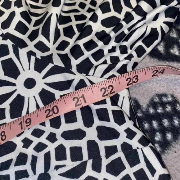 Tacera Women’s Midi Dress Plus Size 2X Black & White Abstract Notched V-… - Picture 10 of 16